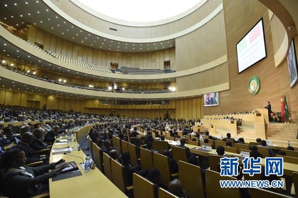  5月5日，中國國務(wù)院總理李克強在位于亞的斯亞貝巴的非洲聯(lián)盟總部發(fā)表題為《開創(chuàng)中非合作更加美好的未來》的演講。 新華社記者 李學(xué)仁 攝 
