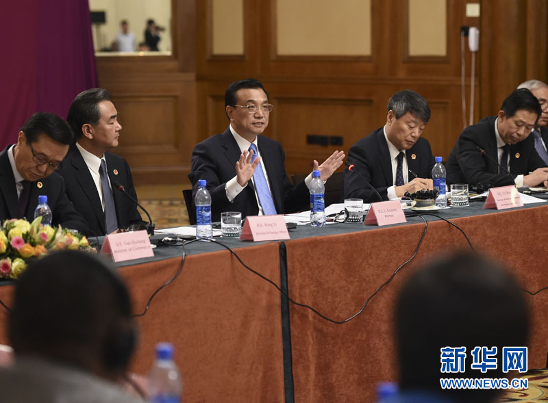  5月6日，中國(guó)國(guó)務(wù)院總理李克強(qiáng)在埃塞俄比亞首都亞的斯亞貝巴出席中非經(jīng)貿(mào)人文座談會(huì)。 新華社記者 李學(xué)仁 攝 