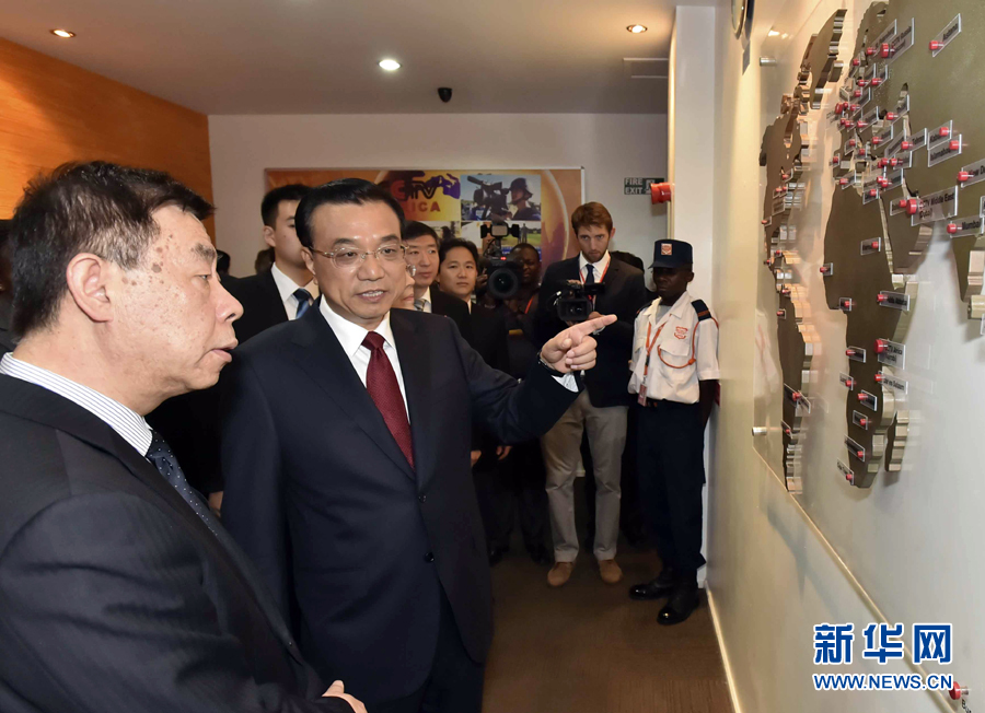 5月11日，中國國務(wù)院總理李克強在肯尼亞首都內(nèi)羅畢看望并慰問中央電視臺非洲分臺員工。 新華社記者 李濤 攝 