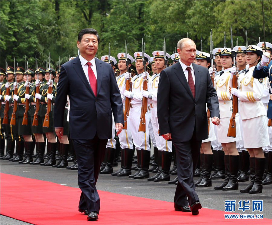 這是會談前，習近平在上海西郊會議中心廣場為普京舉行歡迎儀式。 新華社記者 龐興雷 攝 