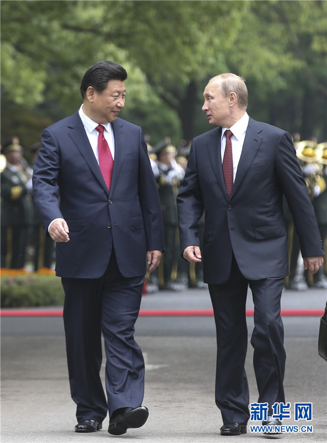 這是會談前，習近平在上海西郊會議中心廣場為普京舉行歡迎儀式。 新華社記者 蘭紅光 攝