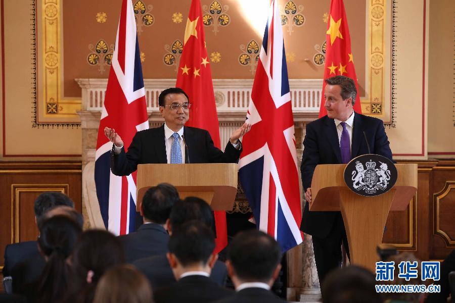 6月17日，國(guó)務(wù)院總理李克強(qiáng)同英國(guó)首相卡梅倫在倫敦舉行中英總理年度會(huì)晤后共同會(huì)見記者。新華社記者 龐興雷 攝