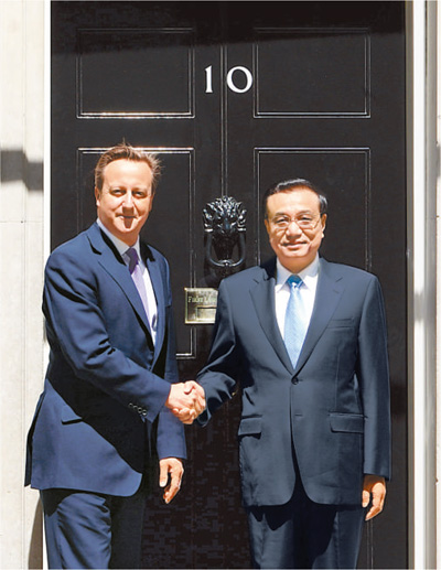6月17日，國務(wù)院總理李克強(qiáng)在倫敦唐寧街10號首相府同英國首相卡梅倫舉行中英總理年度會晤。新華社記者 李 濤攝 