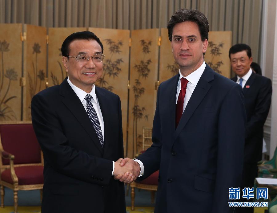 6月18日，國務(wù)院總理李克強(qiáng)在倫敦會見英國工黨領(lǐng)袖埃德·米利班德。新華社記者 龐興雷 攝 