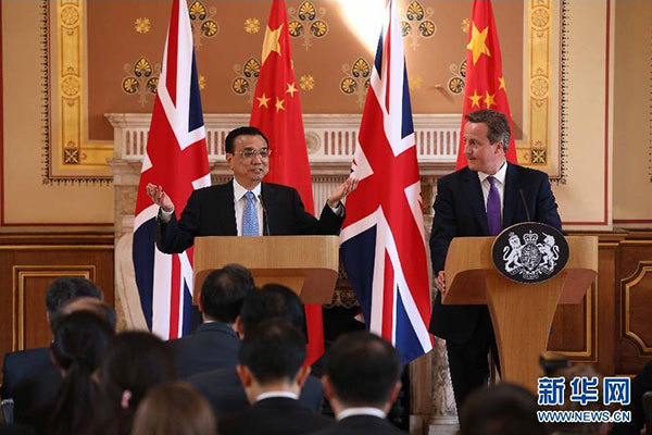     6月17日，國務(wù)院總理李克強同英國首相卡梅倫在倫敦舉行中英總理年度會晤后共同會見記者。 新華社記者 龐興雷 攝 