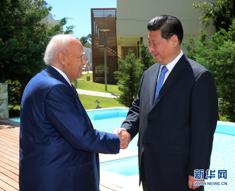 7月13日，中國國家主席習(xí)近平在希臘羅德島會(huì)見希臘總統(tǒng)帕普利亞斯。 新華社記者 蘭紅光 攝