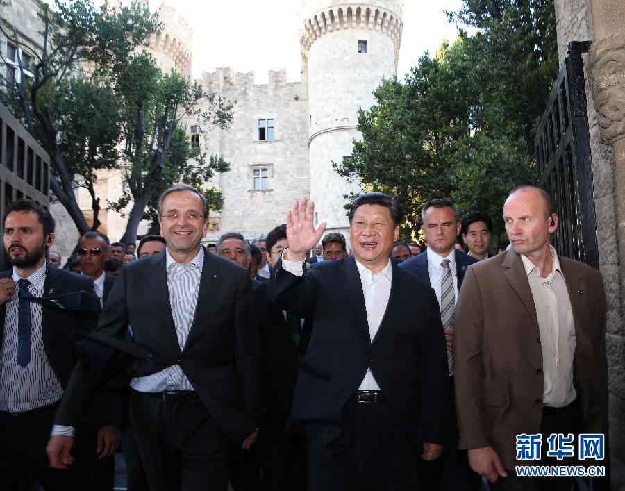 7月13日，國(guó)家主席習(xí)近平在希臘羅德島會(huì)見希臘總理薩馬拉斯。 新華社記者蘭紅光攝 