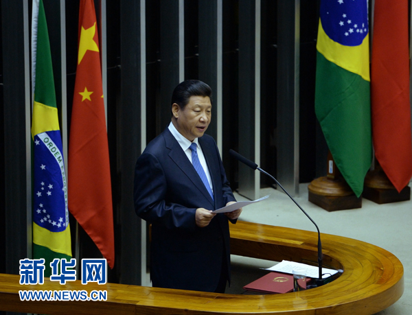7月16日，國家主席習(xí)近平在巴西國會發(fā)表《弘揚傳統(tǒng)友好共譜合作新篇》的演講。 新華社記者 劉建生 攝 