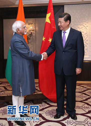 9月18日，國(guó)家主席習(xí)近平在新德里會(huì)見(jiàn)印度副總統(tǒng)兼聯(lián)邦院議長(zhǎng)安薩里。 新華社記者 龐興雷 攝