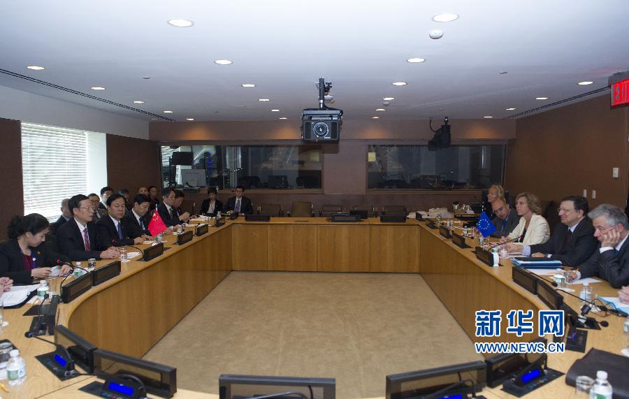  9月23日，正在紐約出席聯(lián)合國氣候峰會的國家主席習(xí)近平特使、國務(wù)院副總理張高麗在紐約聯(lián)合國總部會見歐盟委員會主席巴羅佐。新華社記者 王曄 攝 