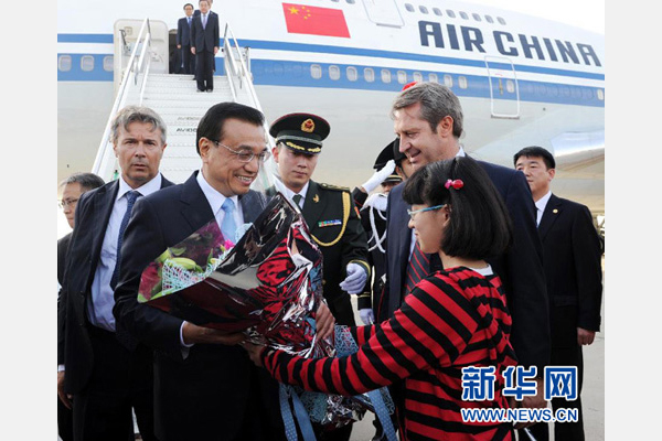 10月14日，國務(wù)院總理李克強(qiáng)乘專機(jī)抵達(dá)羅馬，開始對意大利進(jìn)行正式訪問。新華社記者 饒愛民 攝
