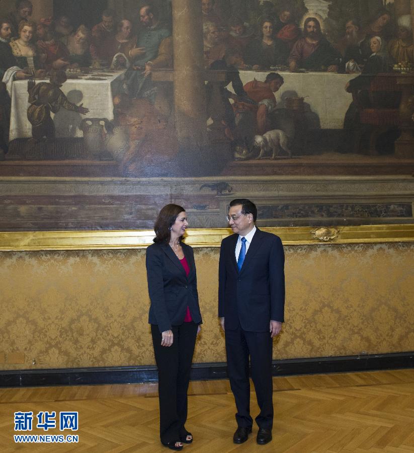 10月15日，中國國務(wù)院總理李克強(qiáng)在羅馬會見意大利眾議長博爾德里尼。 新華社記者王曄攝 