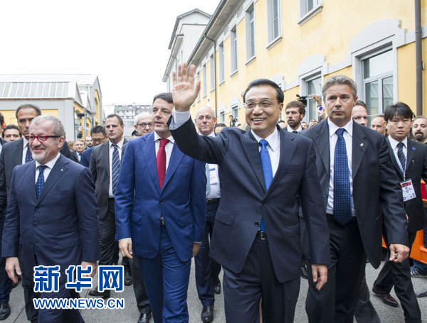10月16日，中國(guó)國(guó)務(wù)院總理李克強(qiáng)在米蘭與意大利總理倫齊共同出席第五屆中意創(chuàng)新合作周大會(huì)并致辭。這是李克強(qiáng)抵達(dá)位于米蘭理工大學(xué)的會(huì)場(chǎng)。新華社記者王曄攝