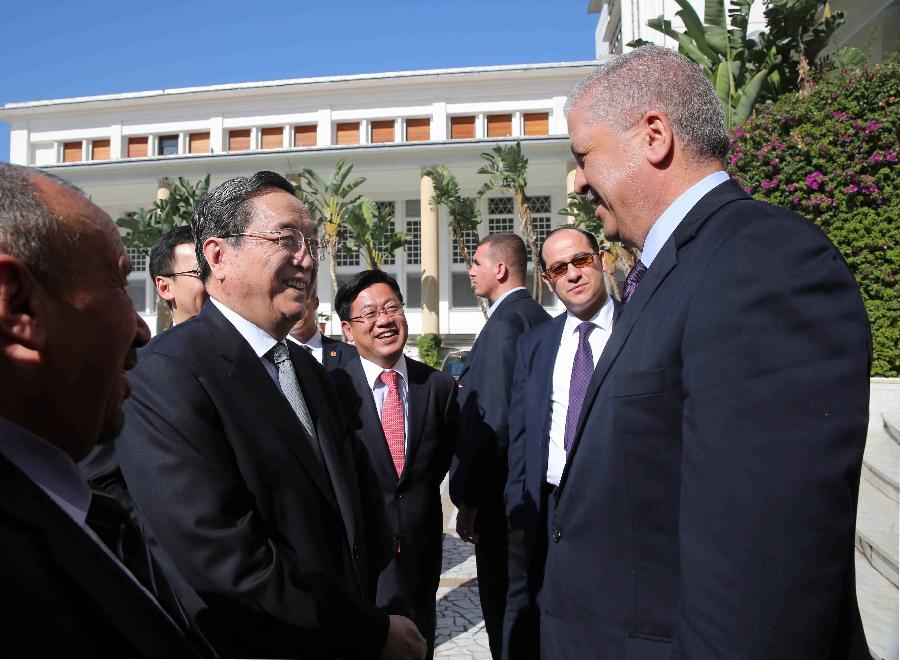 11月2日，正在阿爾及利亞進(jìn)行正式友好訪問(wèn)的全國(guó)政協(xié)主席俞正聲在阿爾及爾會(huì)見(jiàn)阿總理塞拉勒。 新華社記者劉衛(wèi)兵攝