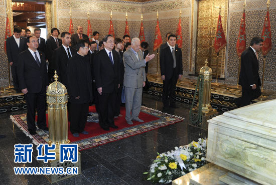 11月4日，中國全國政協(xié)主席俞正聲在拉巴特拜謁穆罕默德五世墓。新華社記者 張鐸 攝