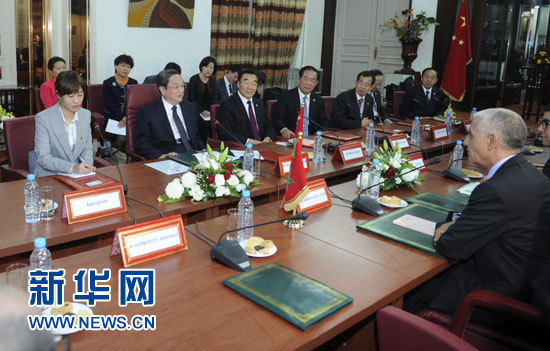 11月3日，中國全國政協(xié)主席俞正聲在拉巴特會見摩洛哥眾議長阿拉米。 新華社記者 張鐸 攝