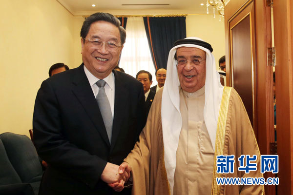 11月6日，正在巴林進(jìn)行正式友好訪問(wèn)的全國(guó)政協(xié)主席俞正聲在麥納麥會(huì)見(jiàn)巴林副首相穆罕默德。 新華社記者劉衛(wèi)兵攝