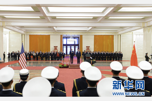 11月12日，國家主席習(xí)近平在北京人民大會(huì)堂舉行歡迎儀式，歡迎美國總統(tǒng)奧巴馬對(duì)中國進(jìn)行國事訪問。 新華社記者 馬占成 攝