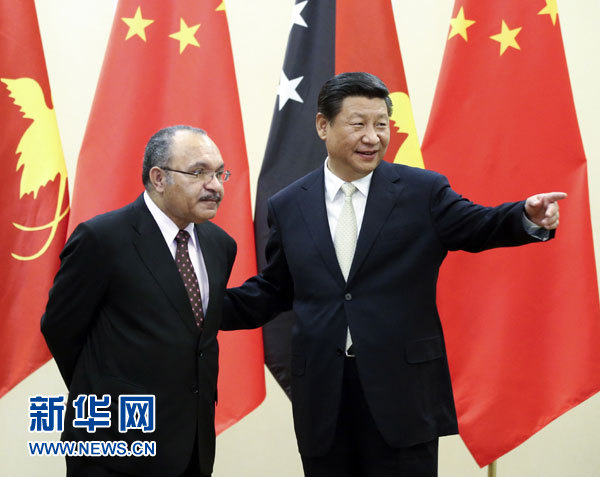 11月22日，中國國家主席習近平在斐濟楠迪會見巴布亞新幾內(nèi)亞總理奧尼爾。 新華社記者姚大偉攝 