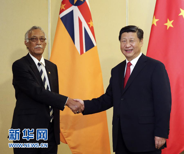 11月22日，國家主席習近平在斐濟楠迪會見紐埃總理塔拉吉。新華社記者姚大偉攝 