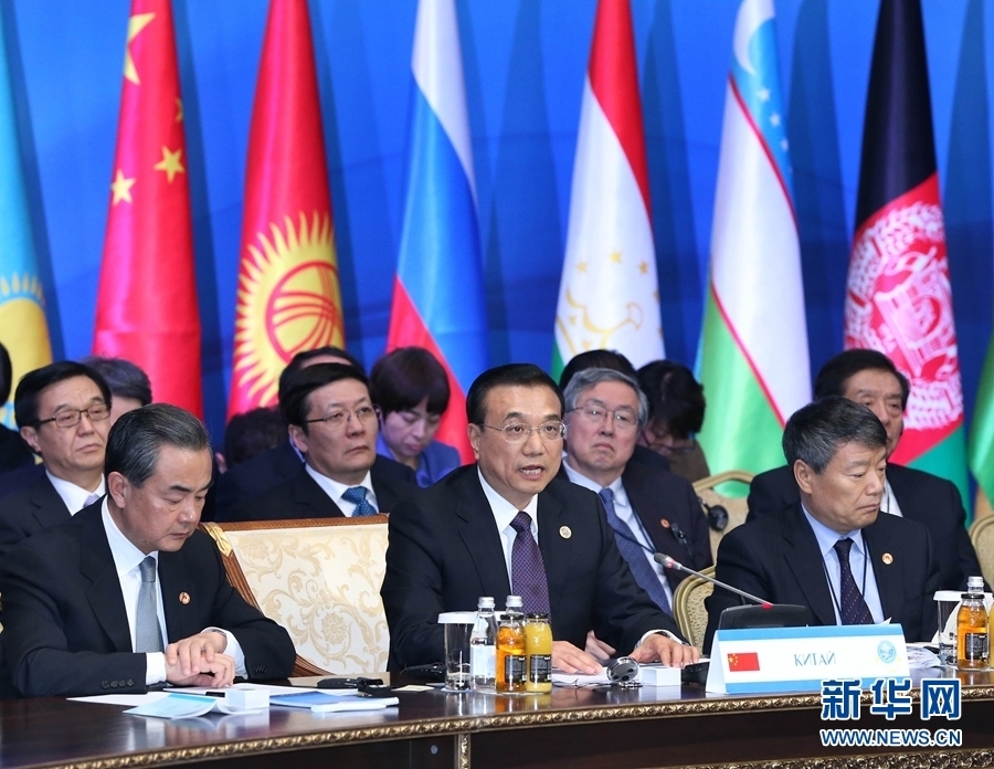 這是李克強(qiáng)總理在會(huì)上發(fā)表講話。新華社記者 龐興雷 攝