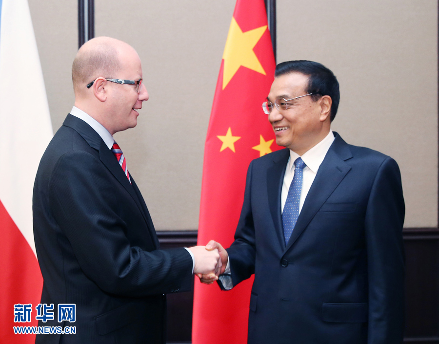 12月16日，中國國務院總理李克強在貝爾格萊德會見捷克總理索博特卡。 新華社記者姚大偉攝 