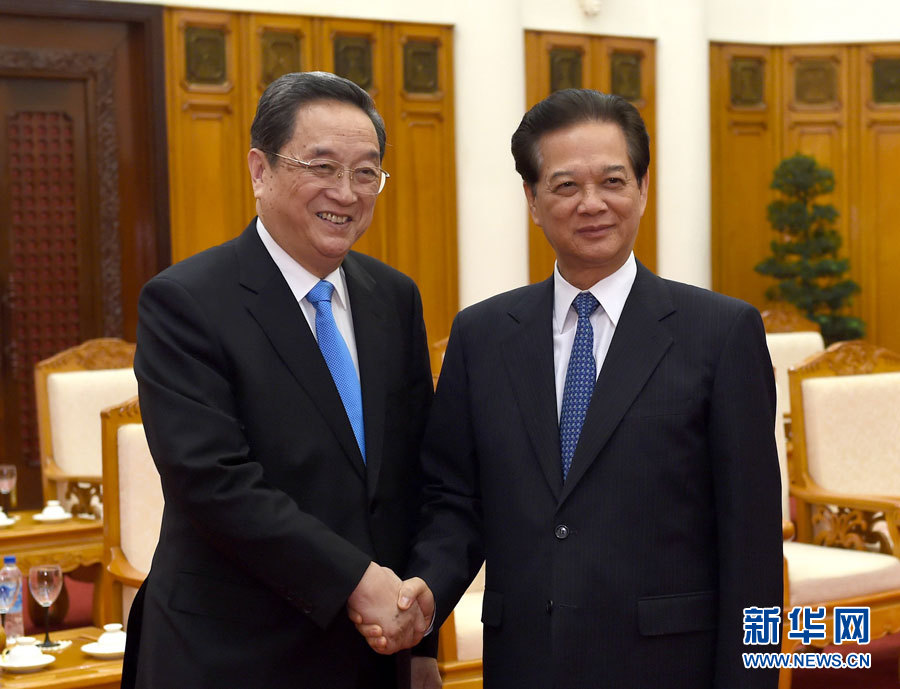 12月25日至27日，中共中央政治局常委、全國政協(xié)主席俞正聲對越南進(jìn)行正式訪問。這是12月26日，俞正聲在河內(nèi)會(huì)見越南政府總理阮晉勇。 新華社記者馬占成攝