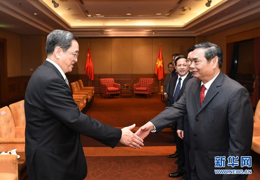 12月25日至27日，中共中央政治局常委、全國政協(xié)主席俞正聲對越南進(jìn)行正式訪問。這是12月25日，俞正聲在河內(nèi)會(huì)見越共中央書記處常務(wù)書記黎鴻英。 新華社記者劉建生攝