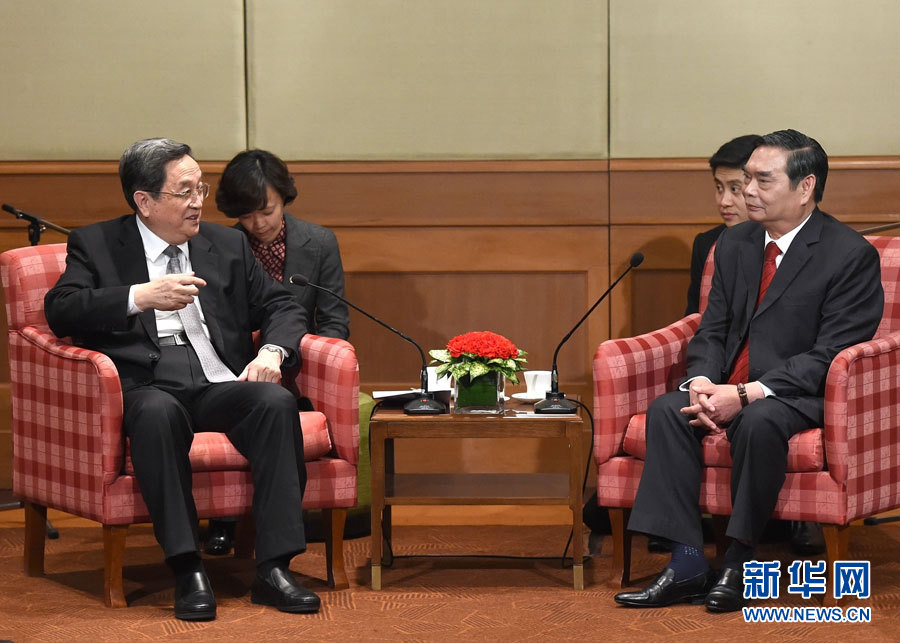 12月25日至27日，中共中央政治局常委、全國政協(xié)主席俞正聲對越南進(jìn)行正式訪問。這是12月25日，俞正聲在河內(nèi)會(huì)見越共中央書記處常務(wù)書記黎鴻英。 新華社記者劉建生攝