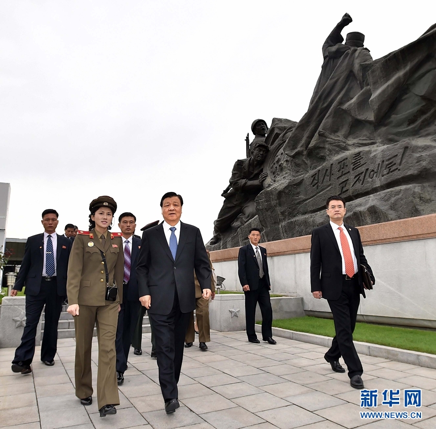 10月10日，正在朝鮮訪問的中共中央政治局常委、中央書記處書記劉云山在平壤參觀朝鮮祖國解放戰(zhàn)爭勝利紀念館。 新華社記者 李濤 攝