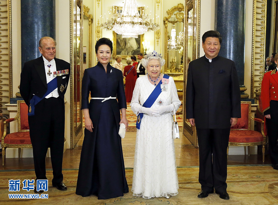 10月20日，國家主席習(xí)近平在倫敦白金漢宮出席英國女王伊麗莎白二世舉行的歡迎晚宴。 新華社記者 鞠鵬 攝