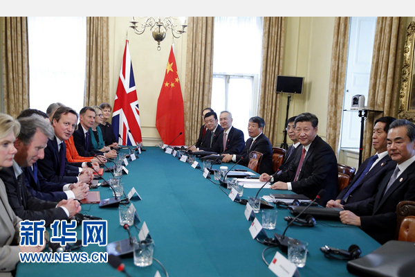 10月21日，國家主席習(xí)近平在倫敦唐寧街首相府同英國首相卡梅倫舉行會談。 新華社記者 鞠鵬 攝 