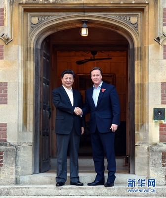 10月22日，國(guó)家主席習(xí)近平在契克斯首相鄉(xiāng)間別墅同英國(guó)首相卡梅倫再次會(huì)晤。 新華社記者 饒愛(ài)民 攝