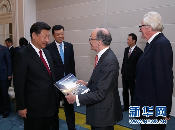 10月22日，國家主席習(xí)近平在倫敦集體會見英國前首相布朗等英國友人。新華社記者 龐興雷 攝 