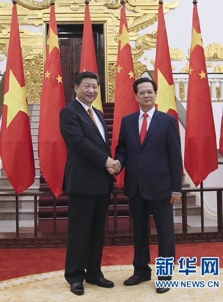 11月5日，中共中央總書記、國家主席習(xí)近平在河內(nèi)會見越南總理阮晉勇。新華社記者 蘭紅光 攝 