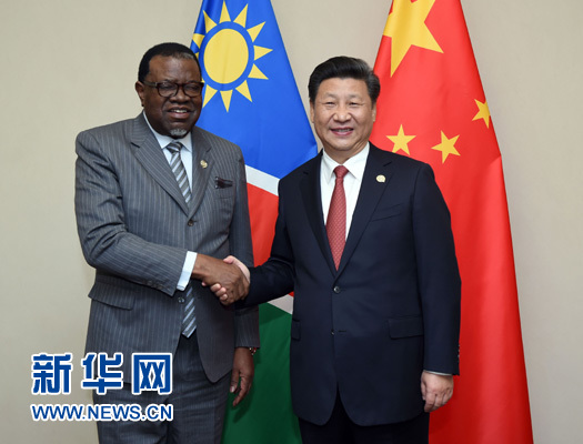 12月4日，國家主席習(xí)近平在約翰內(nèi)斯堡會(huì)見納米比亞總統(tǒng)根哥布。 新華社記者 張鐸 攝