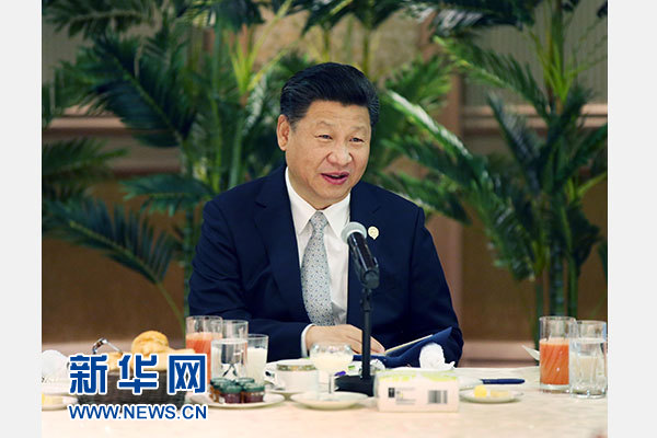 12月5日，國(guó)家主席習(xí)近平在約翰內(nèi)斯堡再次集體會(huì)見(jiàn)17位非洲國(guó)家領(lǐng)導(dǎo)人。 新華社記者 姚大偉 攝