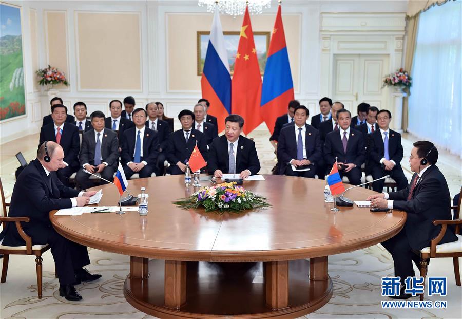 6月23日，國(guó)家主席習(xí)近平在烏茲別克斯坦塔什干同俄羅斯總統(tǒng)普京、蒙古國(guó)總統(tǒng)額勒貝格道爾吉舉行中俄蒙元首第三次會(huì)晤。習(xí)近平主持會(huì)晤。新華社記者李濤攝