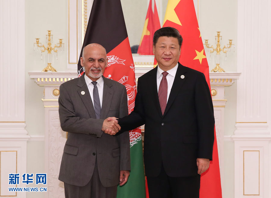  6月24日，國(guó)家主席習(xí)近平在塔什干會(huì)見阿富汗總統(tǒng)加尼。 新華社記者蘭紅光 攝 