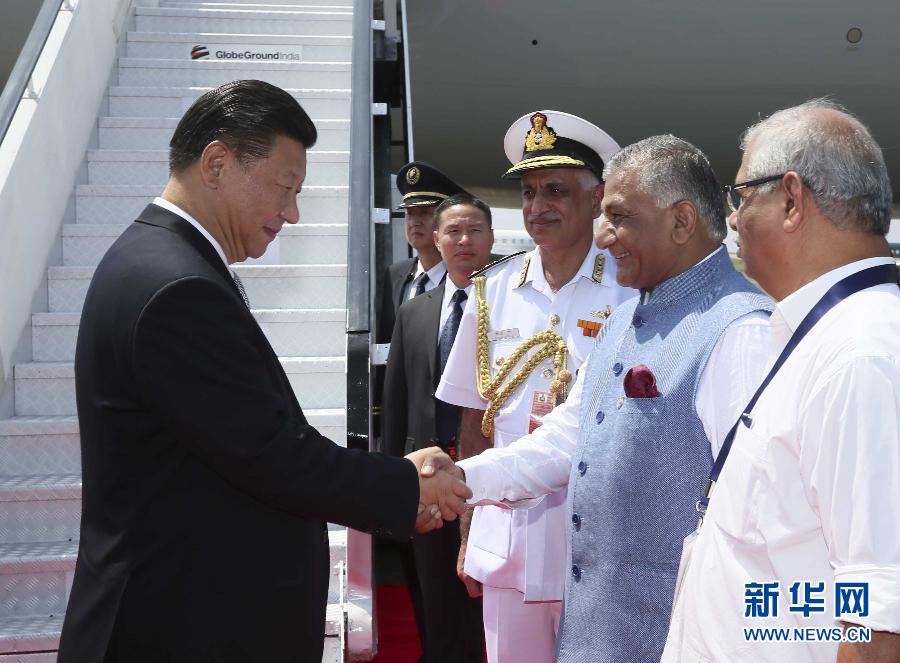 10月15日，國家主席習(xí)近平抵達(dá)印度果阿，應(yīng)印度總理莫迪邀請，出席金磚國家領(lǐng)導(dǎo)人第八次會晤。 新華社記者蘭紅光攝 