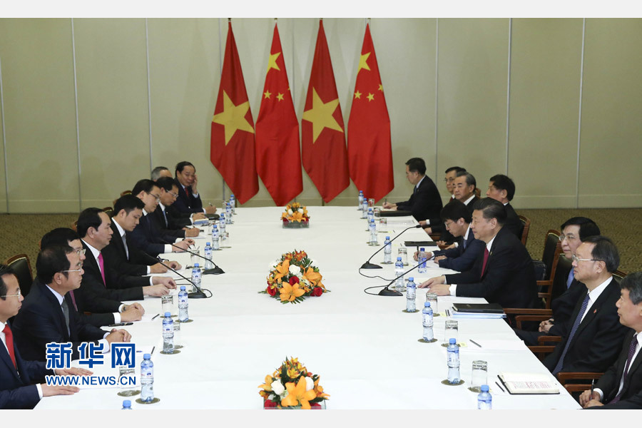 11月19日，國(guó)家主席習(xí)近平在利馬會(huì)見(jiàn)越南國(guó)家主席陳大光。新華社記者 龐興雷 攝 