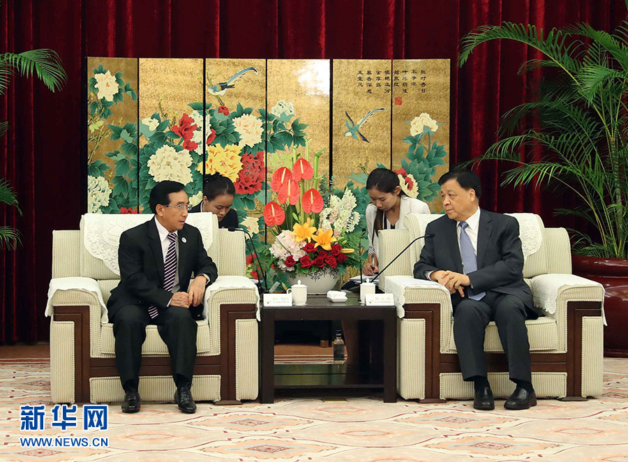 6月11日，中共中央政治局常委、中央書記處書記劉云山在福州會(huì)見來華出席金磚國家政黨、智庫和民間社會(huì)組織論壇的老撾人民革命黨中央政治局委員、中央書記處常務(wù)書記、國家副主席潘坎。新華社記者劉衛(wèi)兵攝