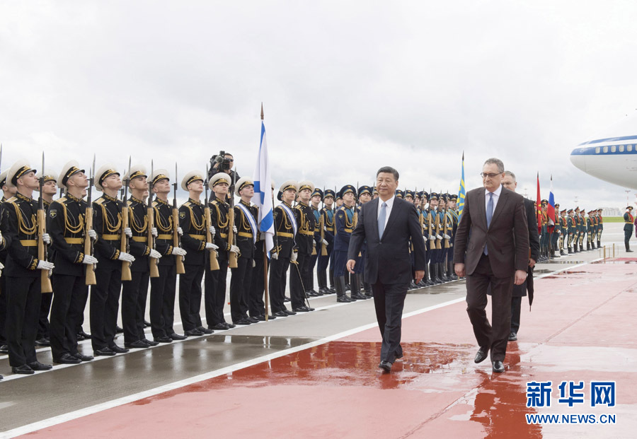 7月3日，國家主席習近平乘專機抵達莫斯科，開始對俄羅斯聯(lián)邦進行國事訪問。這是習近平出席機場歡迎儀式。 新華社記者 李學仁 攝
