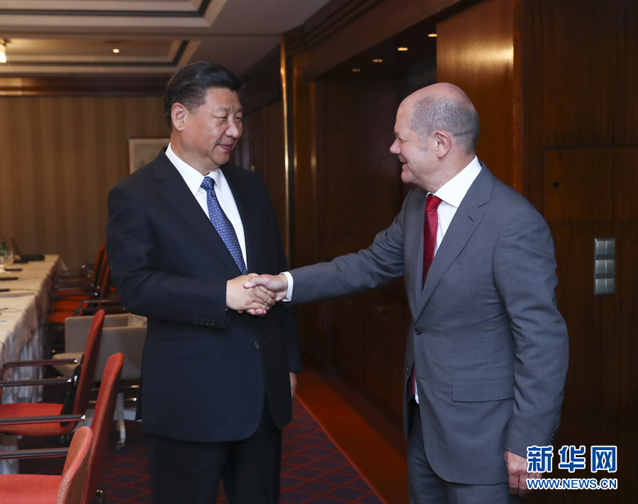 7月6日，國(guó)家主席習(xí)近平在漢堡會(huì)見漢堡市市長(zhǎng)肖爾茨。 新華社記者謝環(huán)馳 攝