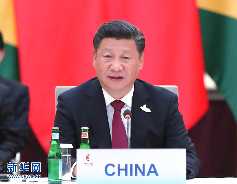 7月7日，國家主席習(xí)近平在德國漢堡主持金磚國家領(lǐng)導(dǎo)人非正式會(huì)晤，發(fā)表引導(dǎo)性講話和總結(jié)講話。 新華社記者 馬占成 攝