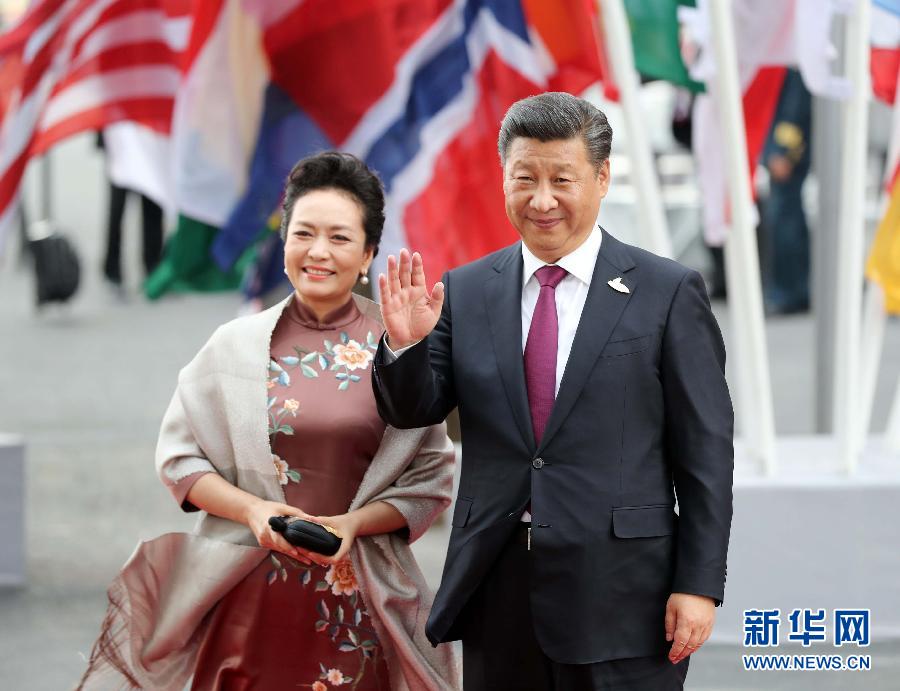 7月7日，二十國集團領導人第十二次峰會在德國漢堡舉行。國家主席習近平出席并發(fā)表題為《堅持開放包容　推動聯(lián)動增長》的重要講話。這是習近平和夫人彭麗媛出席漢堡峰會舉行的音樂會。新華社記者 劉衛(wèi)兵 攝 