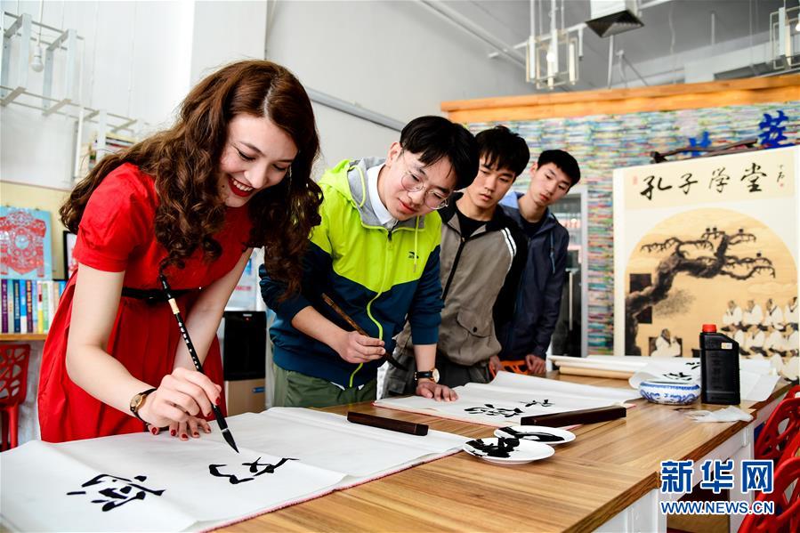 （新華全媒頭條·上合青島峰會·圖文互動）（13）遠航，揚起“上海精神”的時代風帆——寫在上海合作組織成員國元首理事會第十八次會議即將召開之際