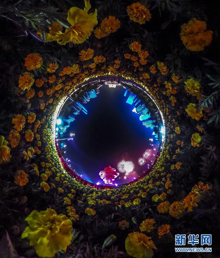 （新華全媒頭條·上合青島峰會·圖文互動）（1）攜手前進(jìn)，開啟上合發(fā)展新征程 ——習(xí)近平主席主持上合組織青島峰會 并舉行系列活動紀(jì)實