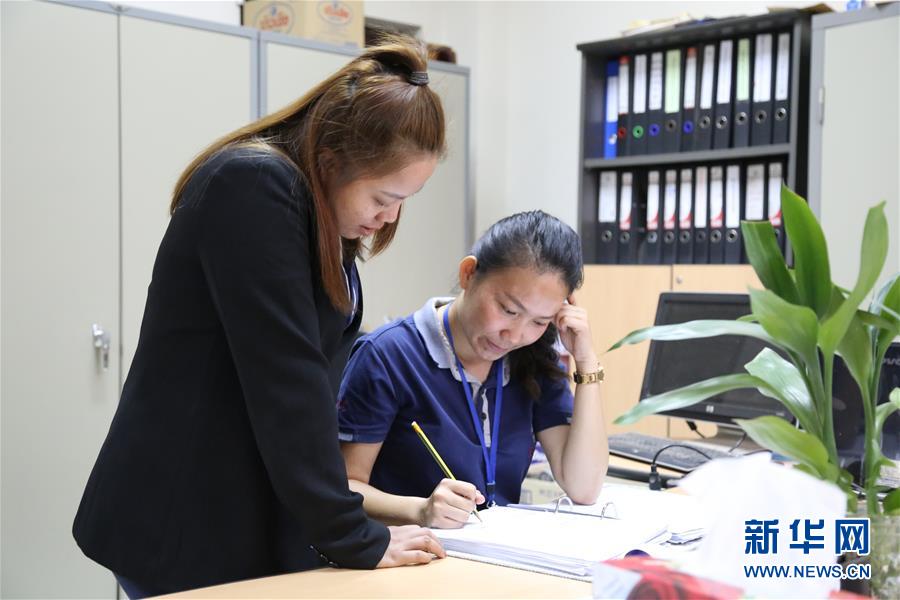 （國際·圖文互動）（1）通訊：“信守承諾，一諾千金”——一個老撾女孩在中國企業(yè)的十年成長史